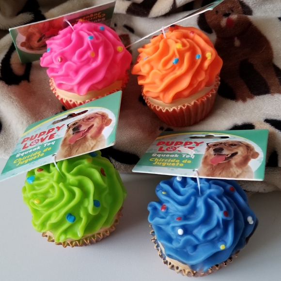 1 left Blue Squeak Cupcake Dog Toy New - Picture 11 of 16